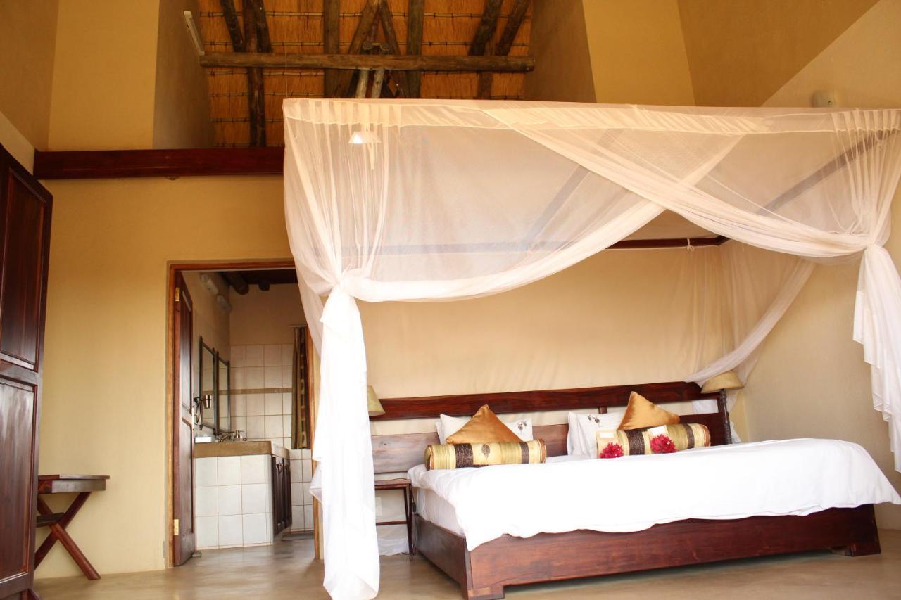 Okutala Etosha Lodge Outjo Extérieur photo